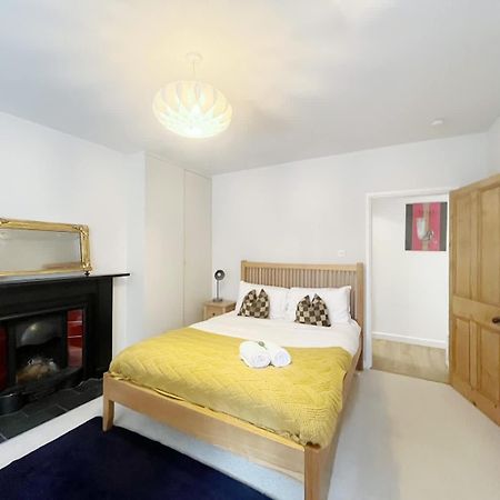 Unique & Homely Suite With Own Access ブリストル エクステリア 写真